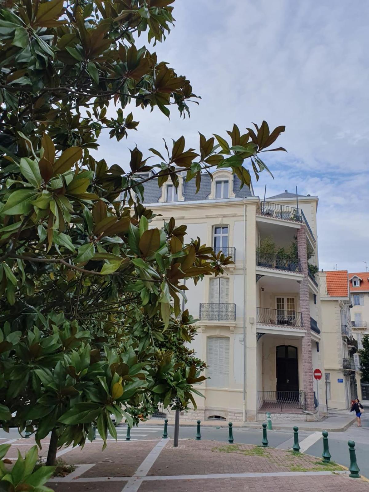 Beautiful And Bright 1st Floor Flat With Large Terrace - Center Biarriz
